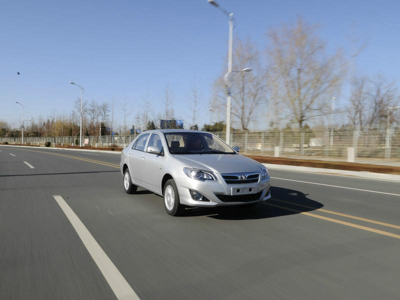 臺(tái)風(fēng)天氣，狂風(fēng)暴雨中如何安全駕車呢？